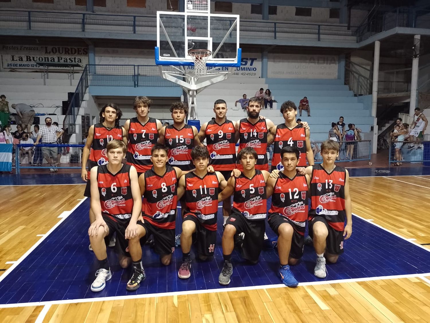 Central le ganó el clásico a Racing y quedó como único líder e invicto