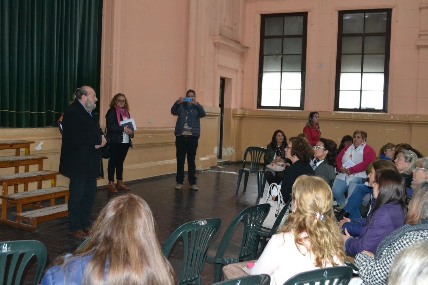 Directivos de escuelas de la ciudad se reunieron para abrir los comedores los sábados  