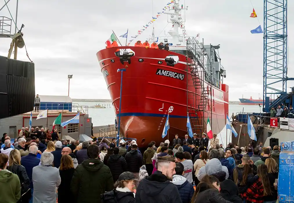 Botadura en el Astillero Contessi.