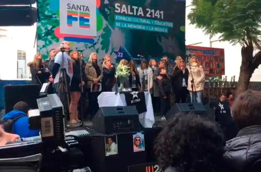 Le dieron un botellazo en la cabeza a un hombre que participaba del acto en memoria de las víctimas