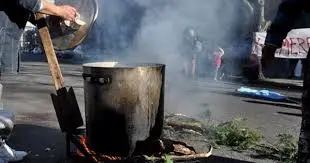 Sin acuerdo con Desarrollo Social: Protesta con ollas populares frente a supermercados