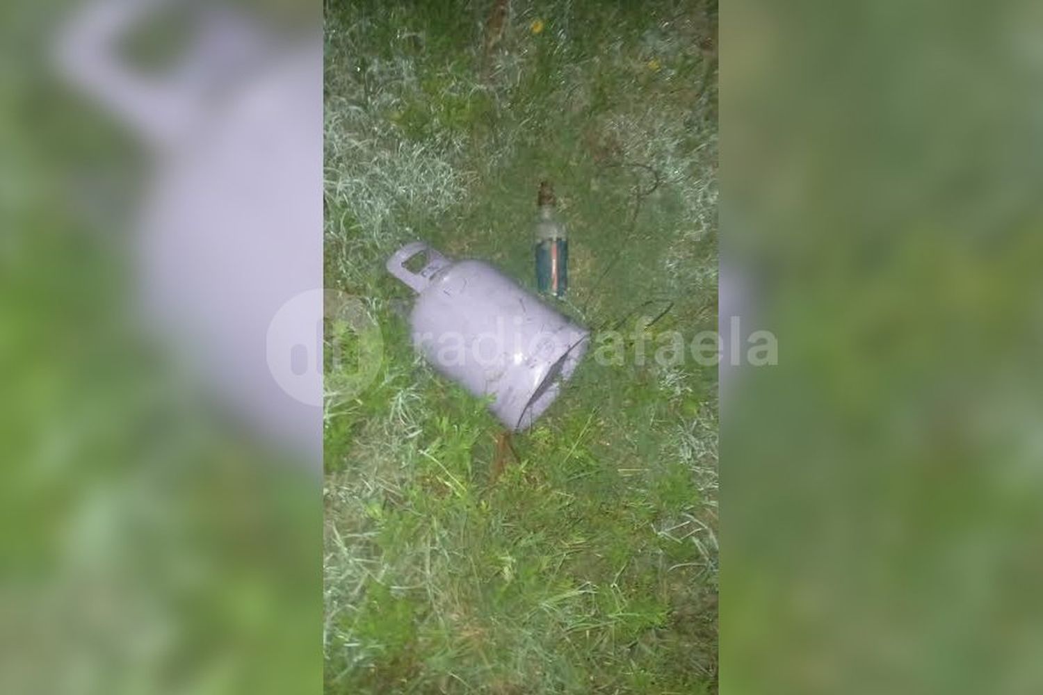 Hallaron una garrafa y un taladro en un terreno baldío de Frontera