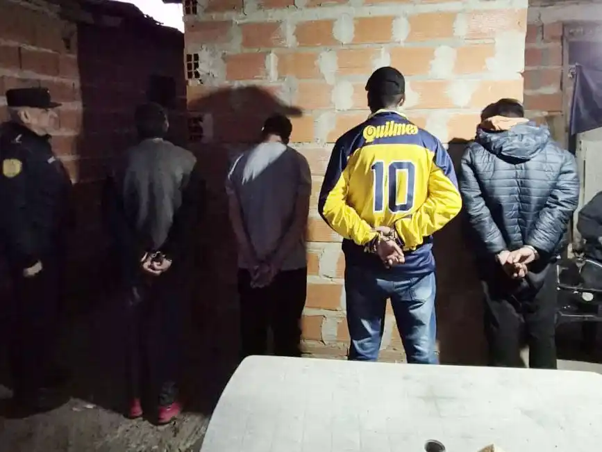 Secuestran arma de fuego y drogas en allanamiento