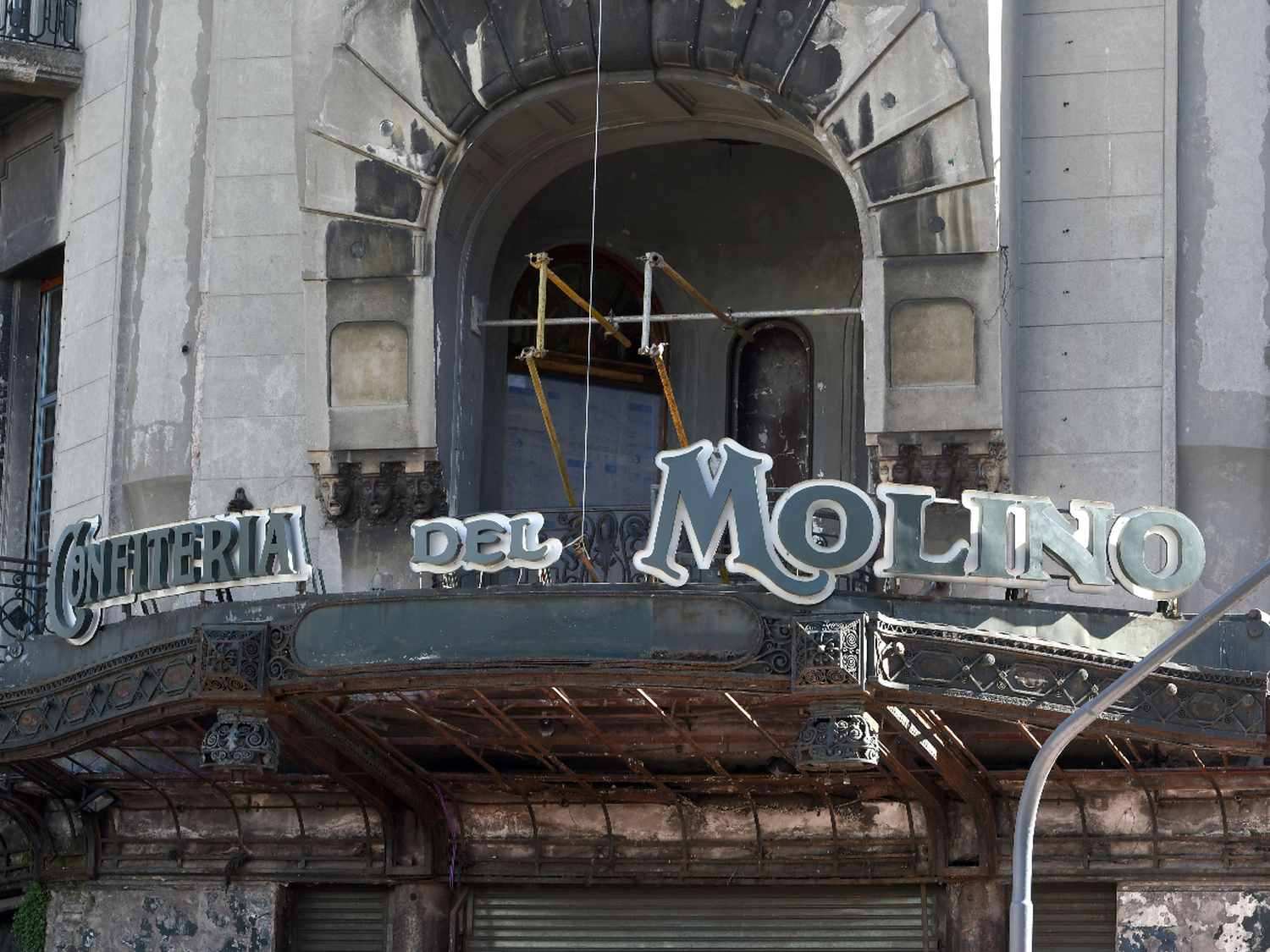 Buenos Aires: reabrieron por un día la histórica confitería El Molino