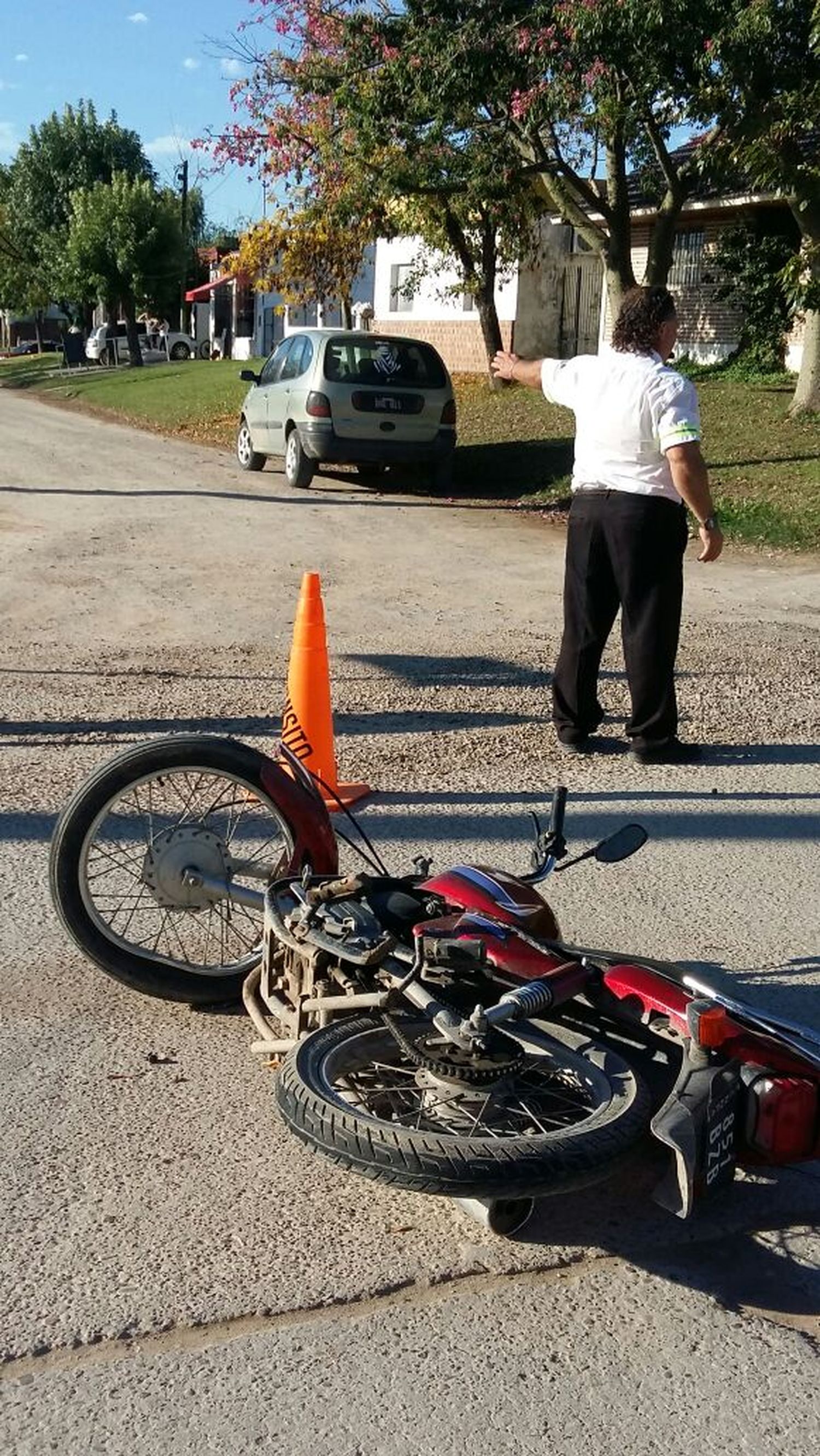 Una motociclista resultó con fractura en un accidente