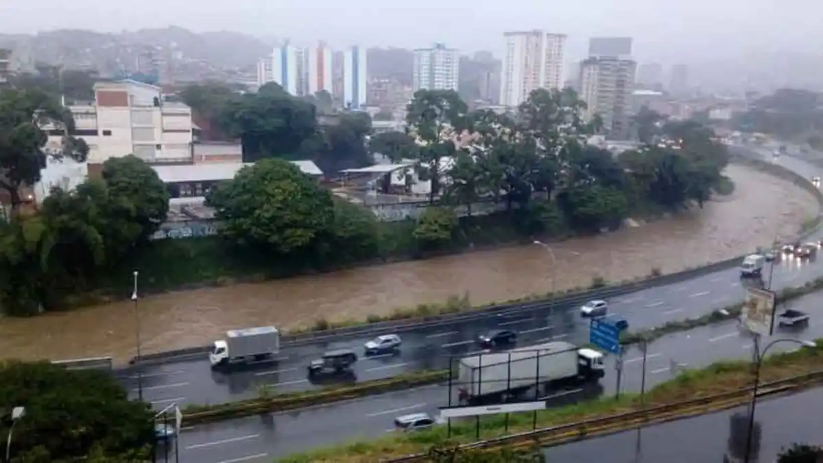 LO MISMO DE SIEMPRE: las lluvias causan estragos y las promesas siempre terminan en «pañitos calientes»
