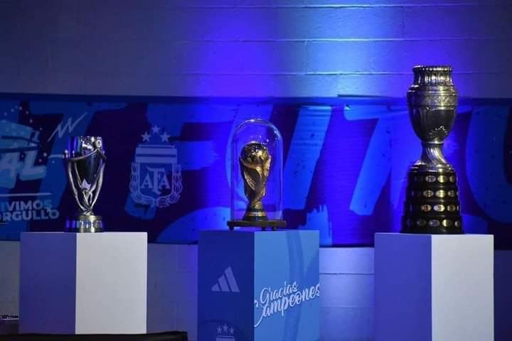 Las tres copas que se exhibirán en Venado Tuerto, dentro de los festejos por los 140 años de su fundación.