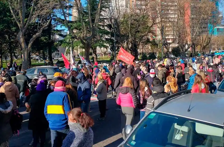 Organizaciones sociales marcharon al Puente de Las Américas en el día del "piquetero"