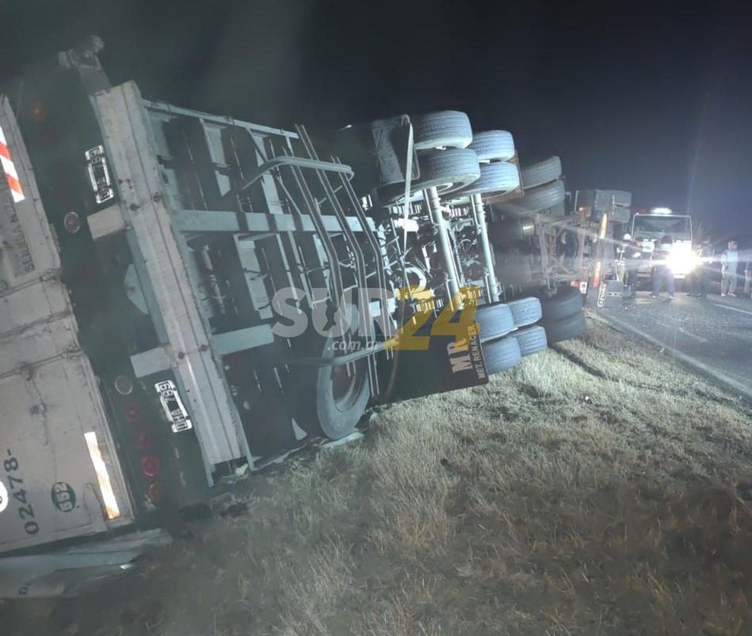 Un camión volcó en Ruta 33 a la altura de Rufino