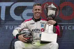 Leonel Pernía, ternado entre los mejores pilotos