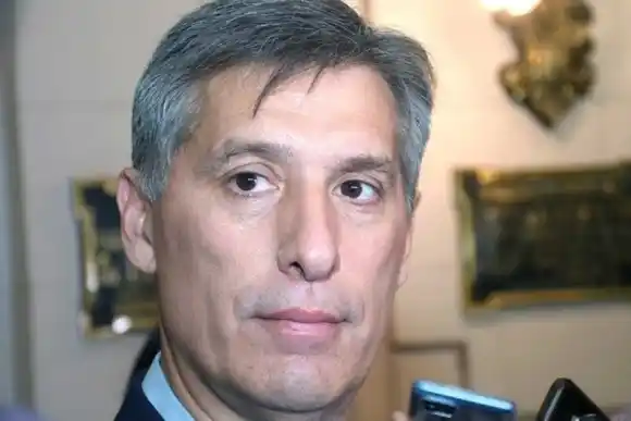 Ministro de Economía de Pullaro descartó bono de fin de año para estatales y anticipó “austeridad”