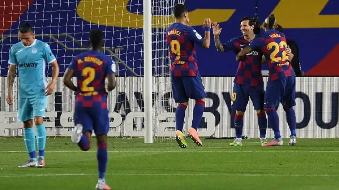 Messi hizo un gol para el triunfo de Barcelona que sigue como único líder