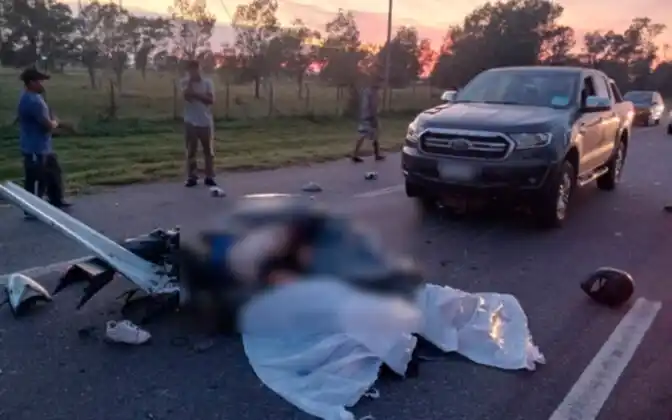Imprudencia trágica: murieron cuatro personas que se desplazaban en una moto por la Ruta 2