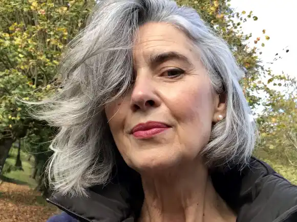 Adiós a las canas: una fórmula natural con jengibre y aceite de oliva para revitalizar tu cabello