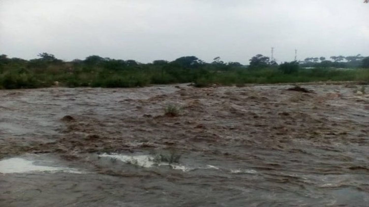CRUZAN LAS TROCHAS CON LA FURIA DEL CAUDAL: a cinco se eleva la cifra de ahogados en el río Táchira