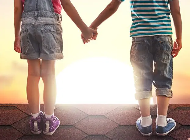 Así la policía descubrió cómo una niña de 11 años mató a su hermanito de 9 años