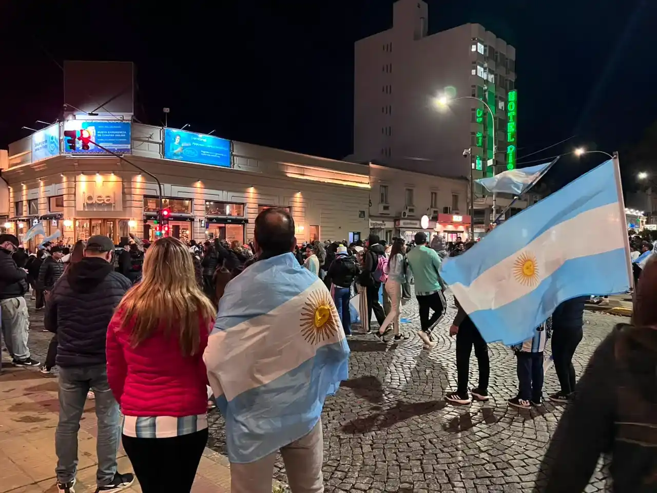 Tandilenses se reunieron en el centro de la ciudad tras la final del Mundial 2026.