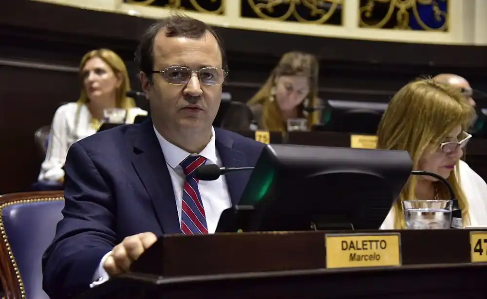 Prendió el ventilador: Diputado de Cambiemos dijo que "Vidal detesta a Monzó" y elogió al PJ