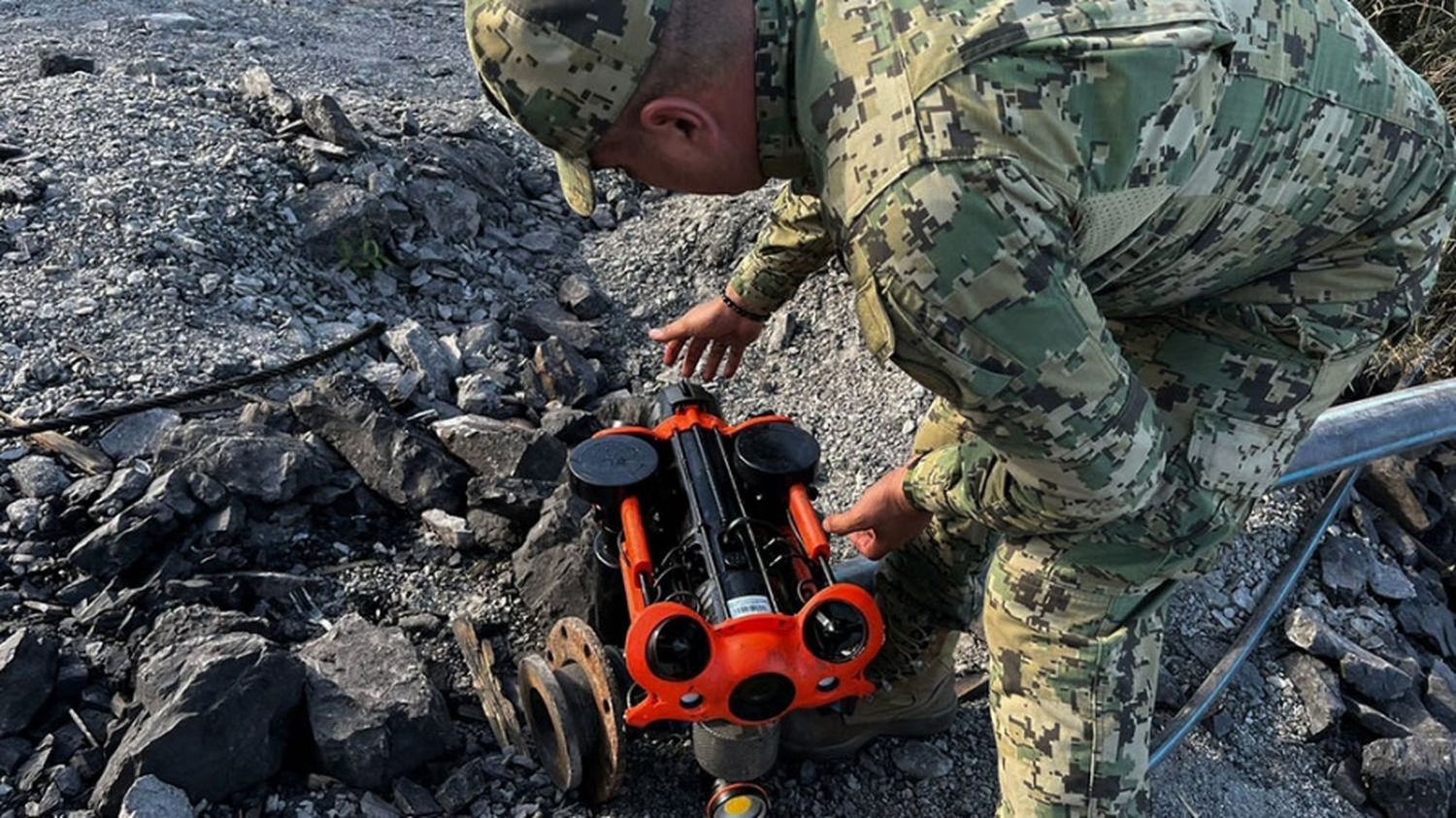 México: buzos rescatistas ingresan a la mina inundada para sacar a los obreros