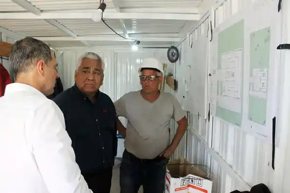 Indhal container obra escuela profesional