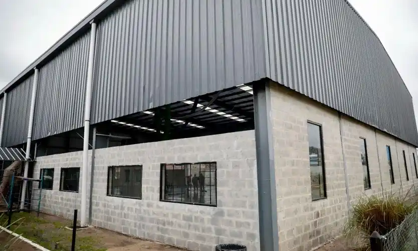 La Comuna avanza con la obra de cerramiento del Club Municipal Peruzzotti