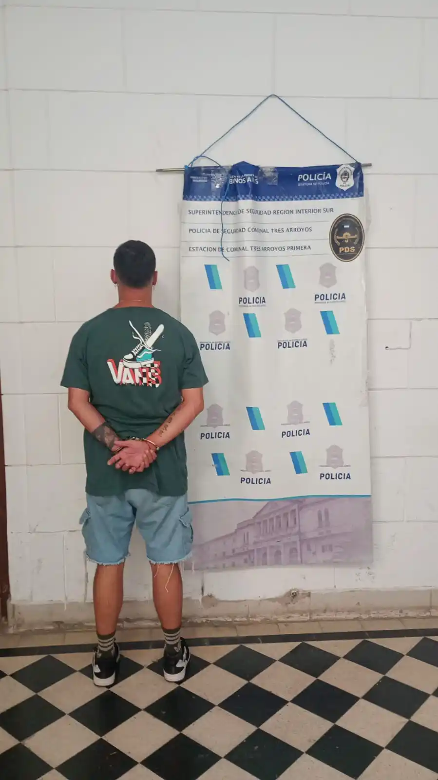 Fue aprehendido por golpear a su ex pareja