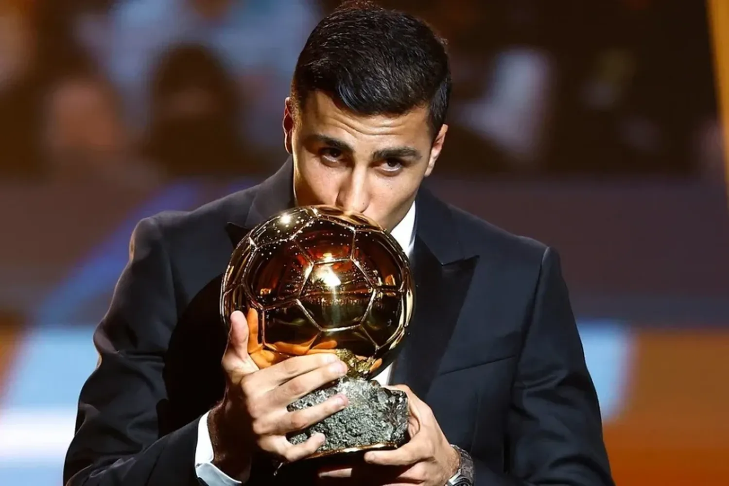 El volante del Manchester City, Rodri, se llevó finalmente el Balón de Oro