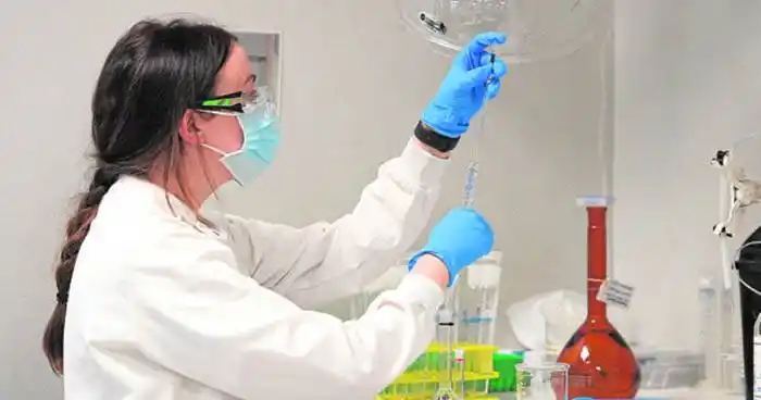 AstraZeneca promete que para finales  de marzo la vacuna del coronavirus tenga una «avanzada distribución»