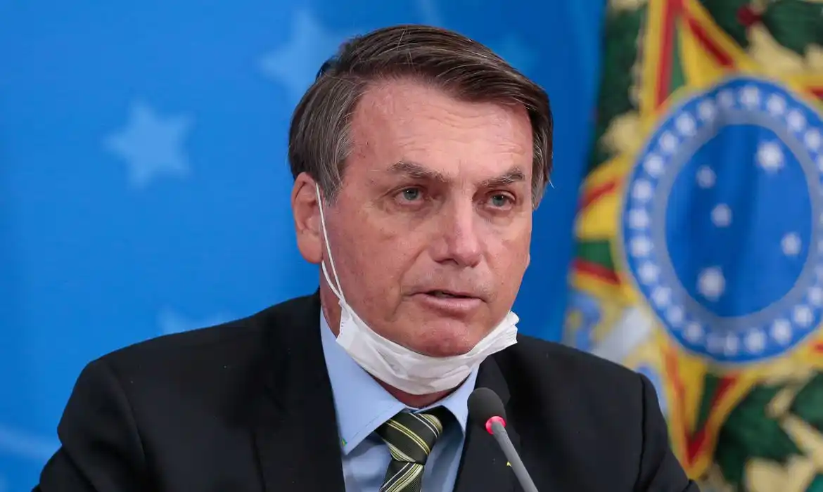 Bolsonaro amenaza con retirar a Brasil de la OMS