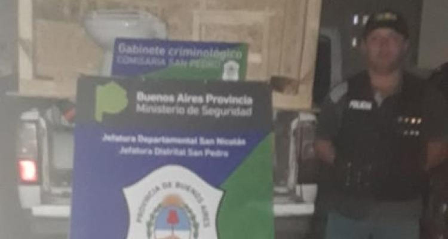 Robaron en una obra en construcción y dejaron las cosas en un terreno baldío