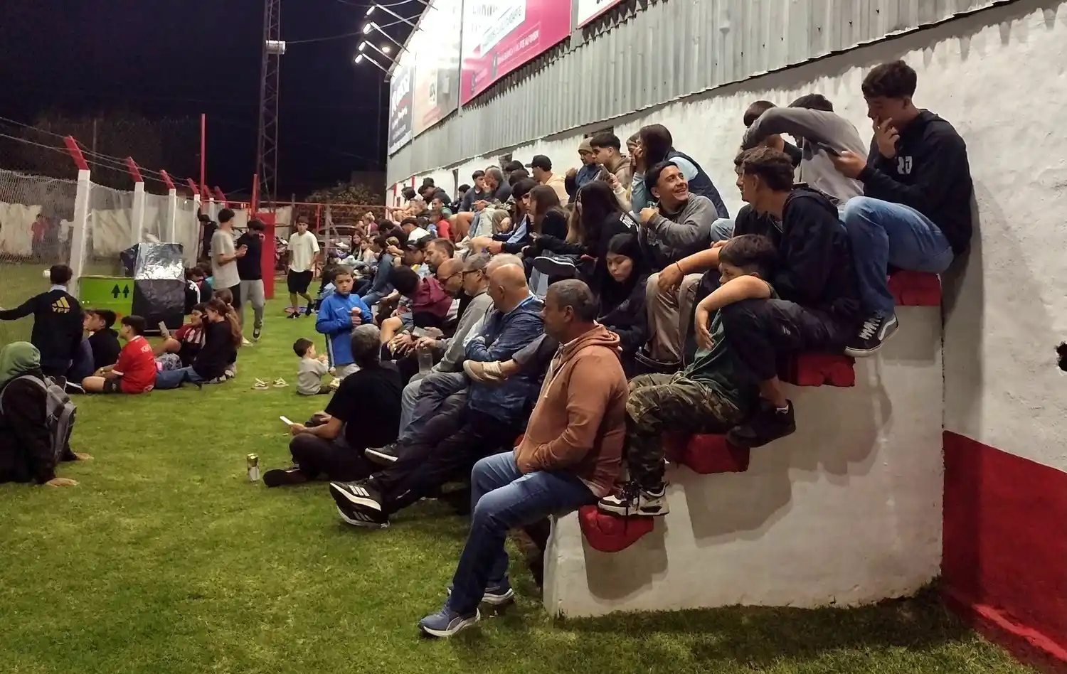 Pasión bajo las luces: El Club Atlético Chascomús palpita el inicio del Nocturno Femenino