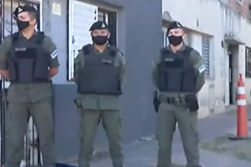 Tremenda balacera contra una vivienda rosarina: un adolescente herido