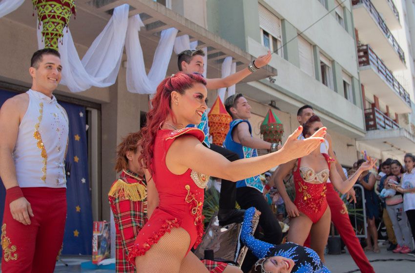 Numerosos artistas participaron de una jornada solidaria a beneficio del Materno