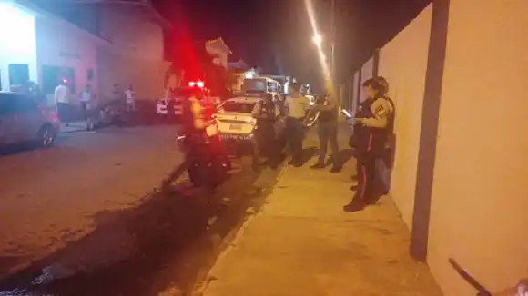 ¡PRESA DE LOS CELOS! Policía dispara y mata al novio de su expareja y la hiere a ella en Carabobo