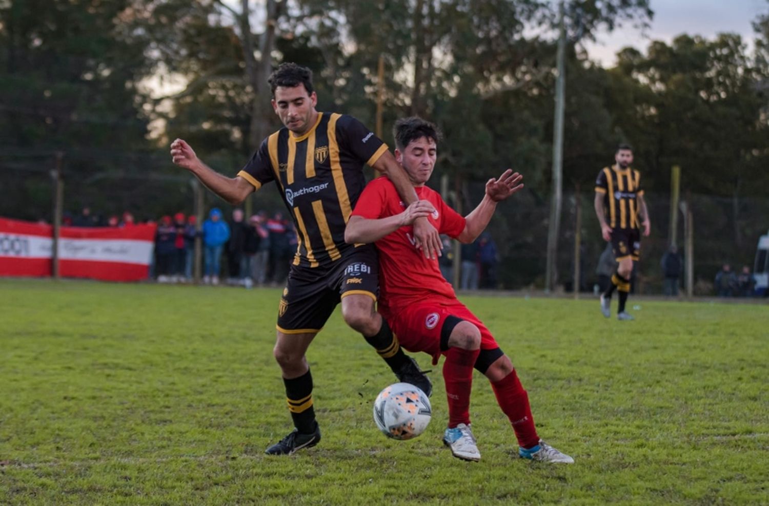 Fútbol local: Deportivo Norte se aseguró un lugar en cuartos de final