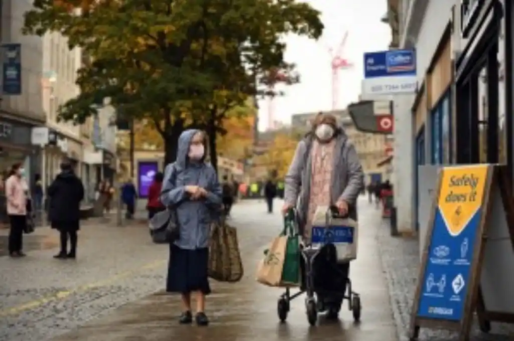 La UE no cambiará planes de inmunización por demora en suministros de vacunas