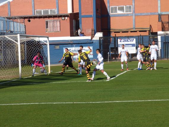 Santamarina comenzó una nueva etapa con otra derrota que lo relega en la tabla