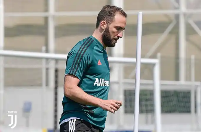Juventus informó que no es de gravedad la lesión de Higuaín