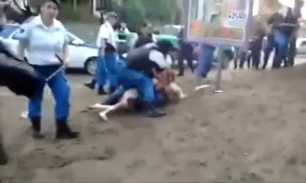 15 detenidos y varios heridos por una batalla campal en Villa Gesell