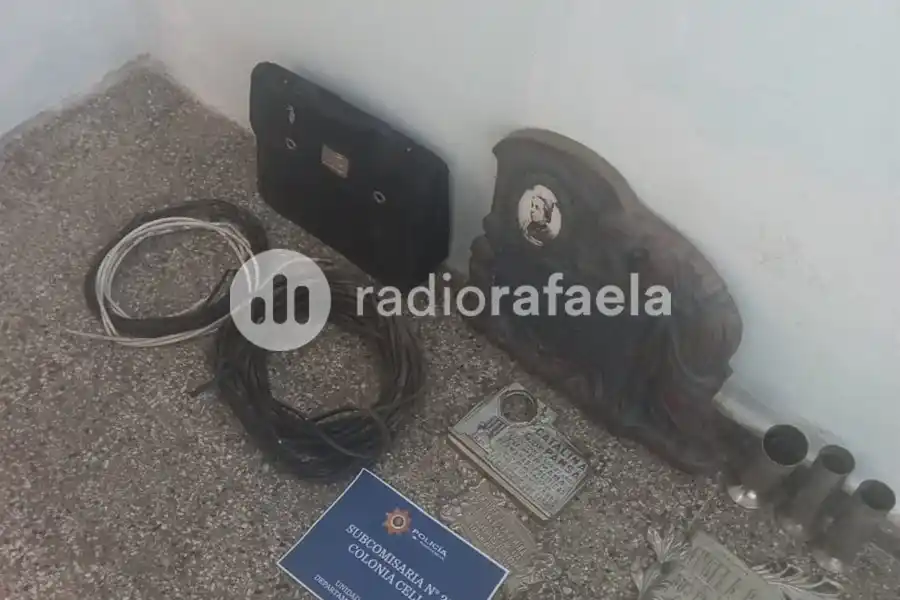 Destrozos en el cementerio local de Colonia Cello