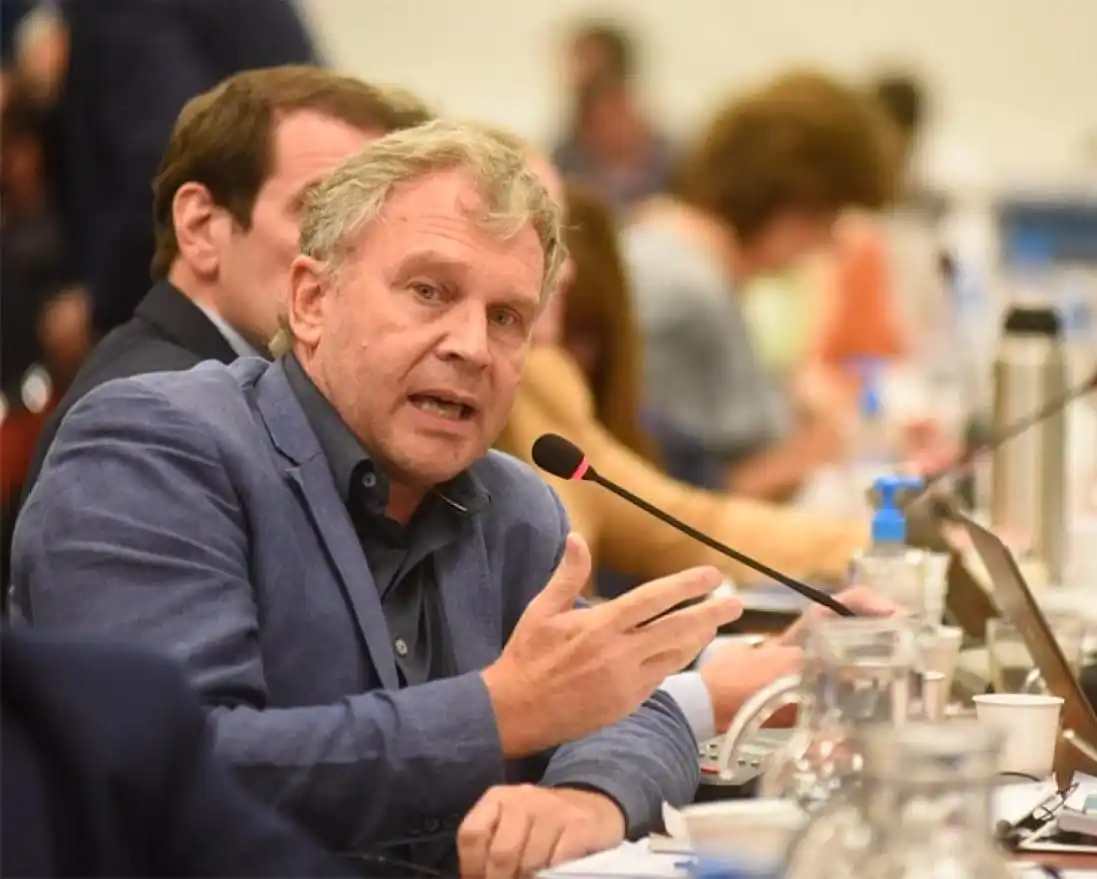 «No podemos andar ‘pegoteandonos’ con quienes fueron y son parte del problema»