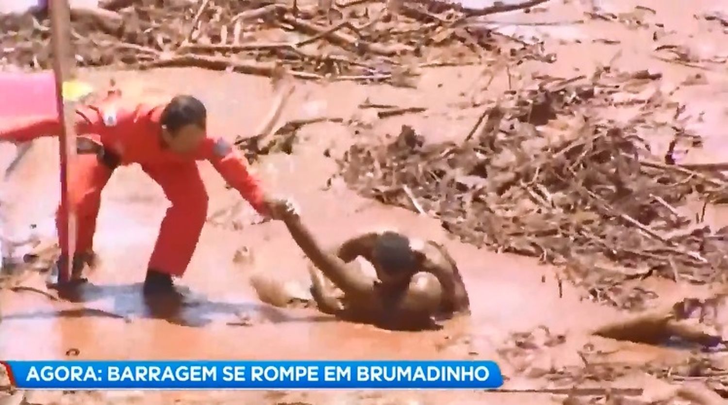 Colapsó una represa en Brasil: los bomberos dicen que hay unos 200 desaparecidos