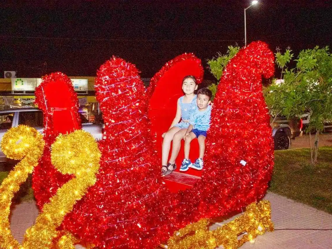 Las Lomitas inauguró su paseo navideño
