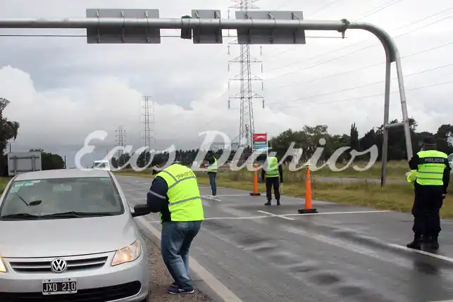 Hacen controles en rutas y cierran las bajadas a la playa