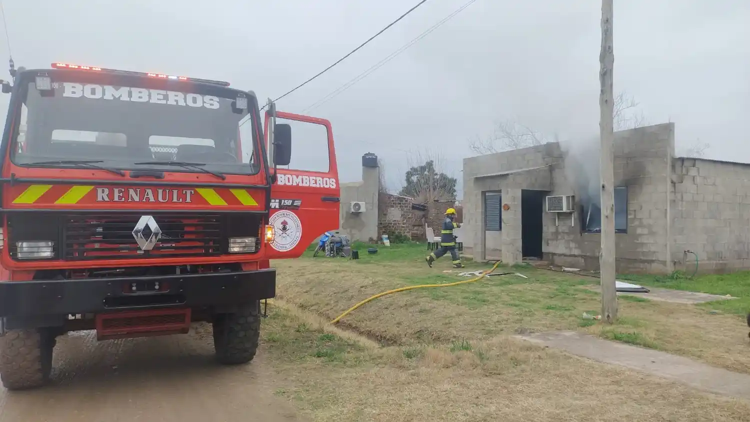 Un importante incendio destruyó una vivienda en San Cristóbal