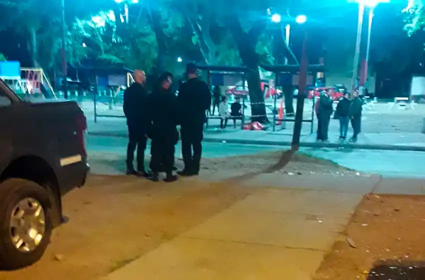 Una mujer murió y otras tres personas resultaron heridas tras una feroz balacera en zona sur