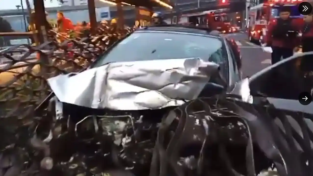 Choque brutal en el Metrobus de San Telmo