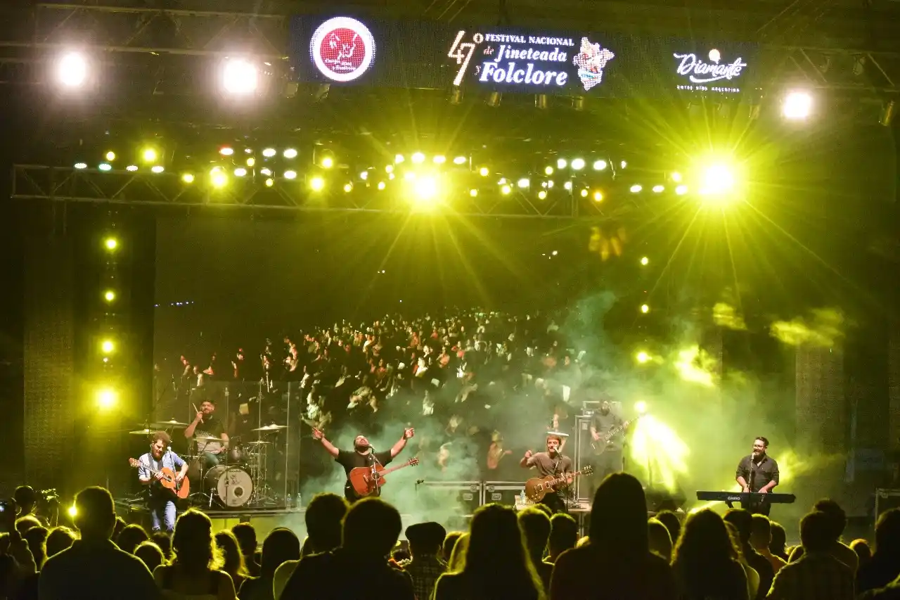 Diamante continúa viviendo sus lunas festivaleras