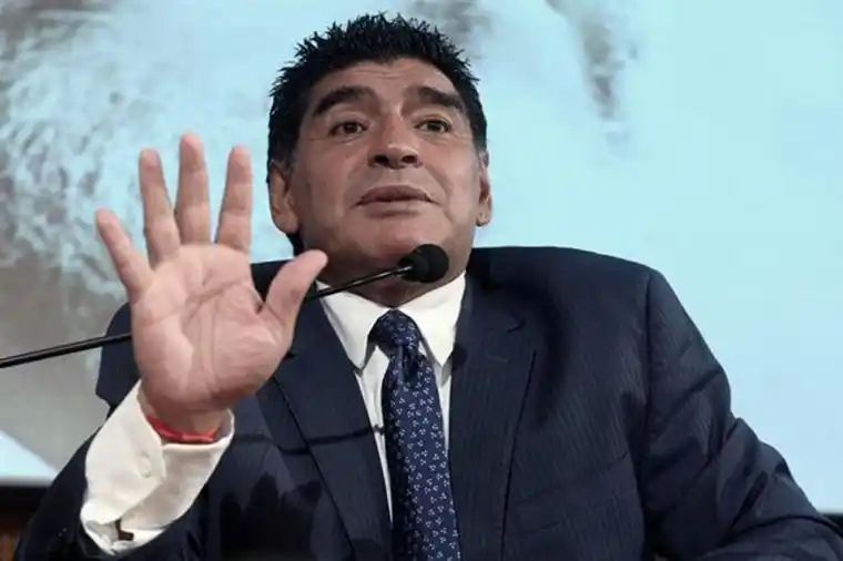 Maradona amenazó con renunciar a FIFA “si Tinelli no se va”
