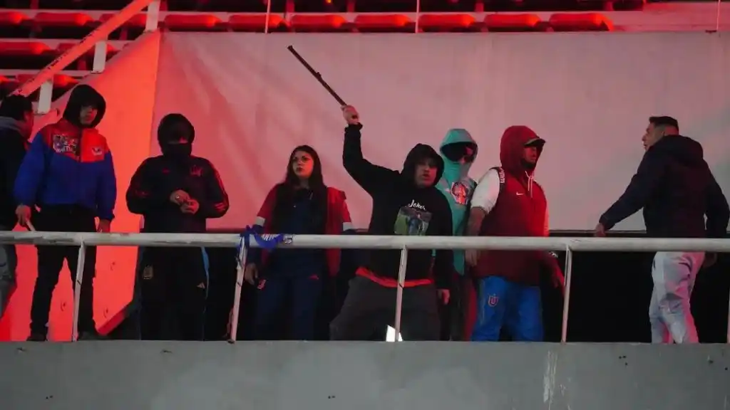 Independiente y Universidad de Chile protagonizaron serios incidentes el miércoles en Avellaneda.
Foto: Agencia Noticias Argentinas